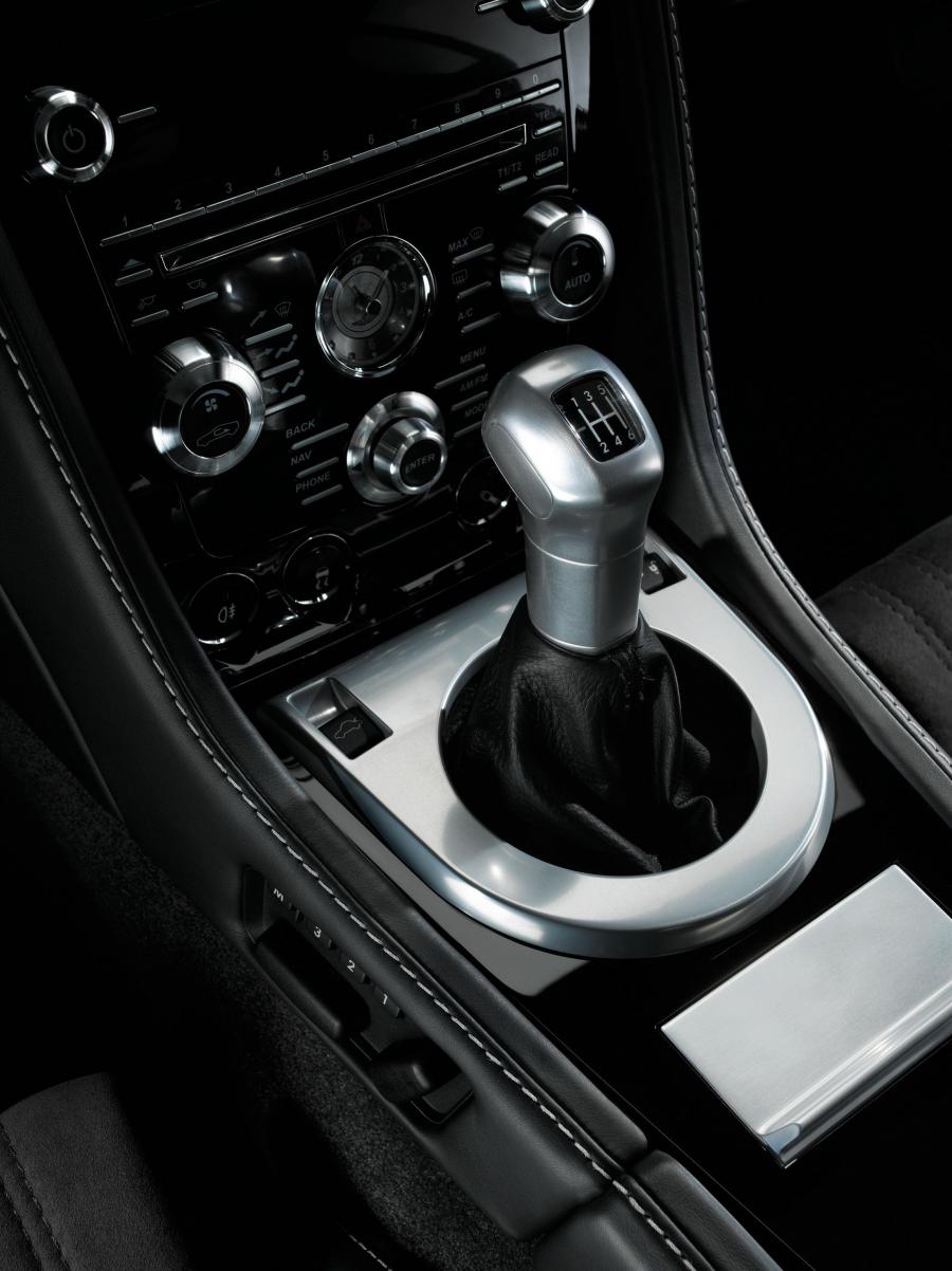 Детали интерьера Aston Martin DBS 2007 года  (WW) (фото 38 из 98)